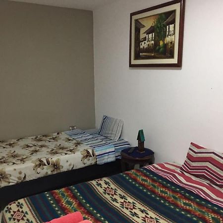 The Backpacker Hostal 伊瓦拉 外观 照片