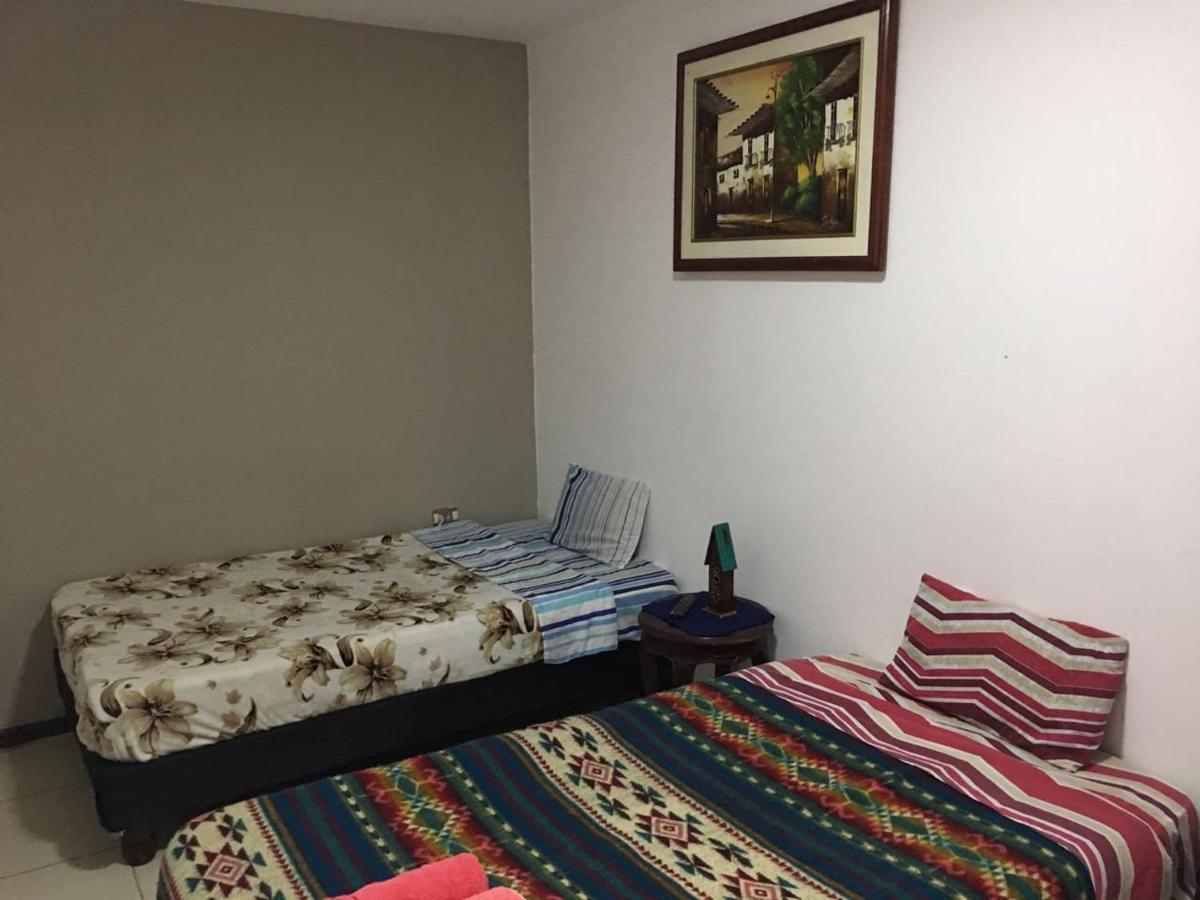 The Backpacker Hostal 伊瓦拉 外观 照片