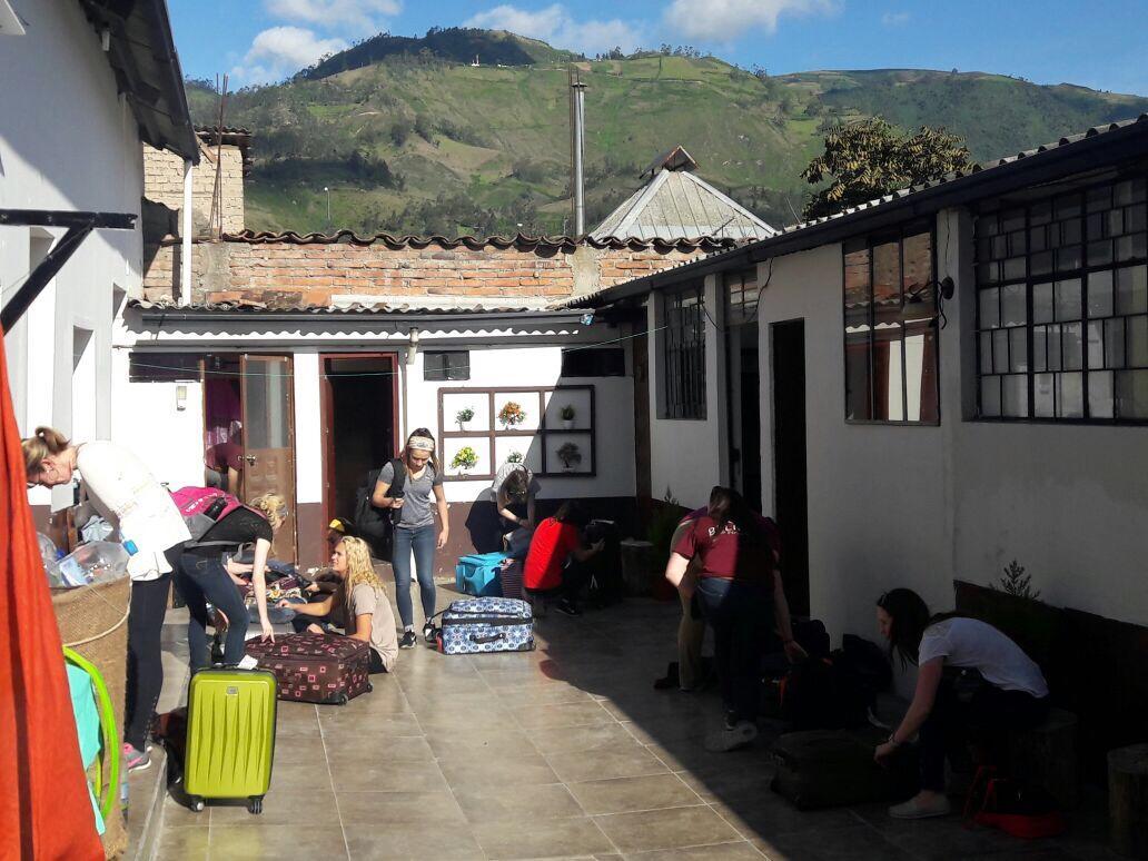 The Backpacker Hostal 伊瓦拉 外观 照片