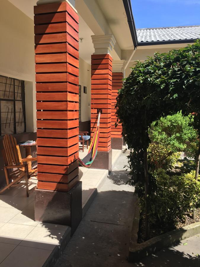 The Backpacker Hostal 伊瓦拉 外观 照片