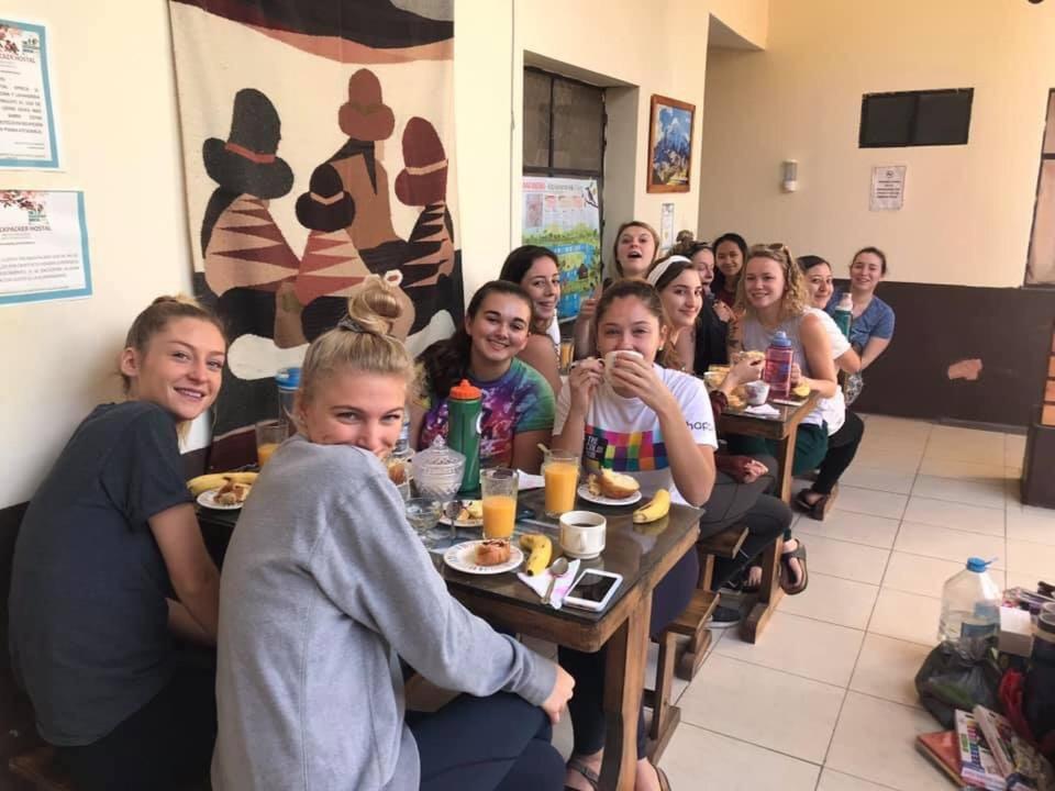 The Backpacker Hostal 伊瓦拉 外观 照片