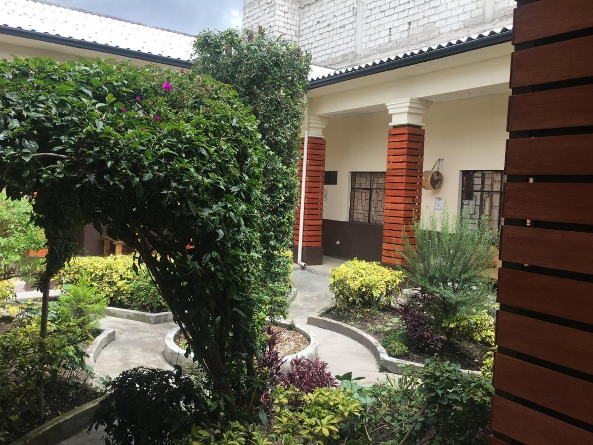 The Backpacker Hostal 伊瓦拉 外观 照片